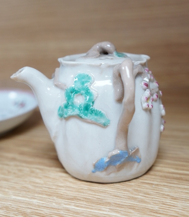 A small group of Chinese and Japanese ceramics to include an 18th century Chinese export teabowl and saucer and a cloisonne cigarette box. Tallest 7cm. Condition - fair to good